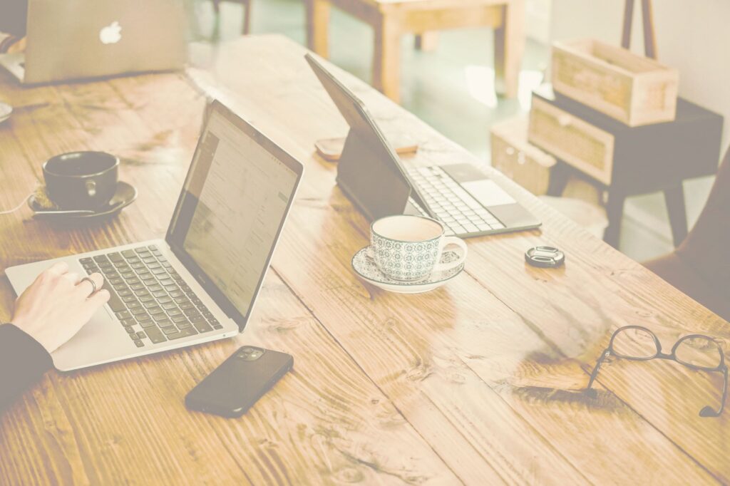 SNSやHPの集客データを1枚のレポートに統合するイメージ図